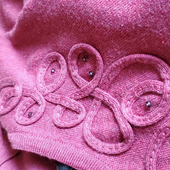 Woman's Sweater - Picture 3 of 3